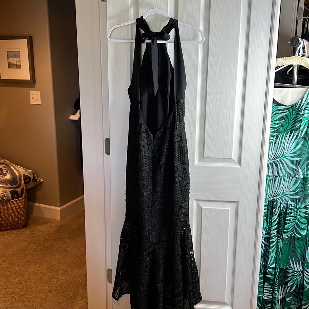 Ok this is one of those dress that is gorgeous.. black lace lined.. high low